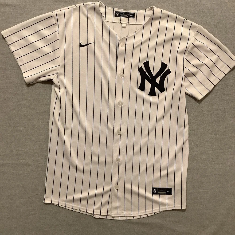 Nike Aaron Judge #99 New York Yankees Youth XL 18/20 Pinstripe MLB Jersey
